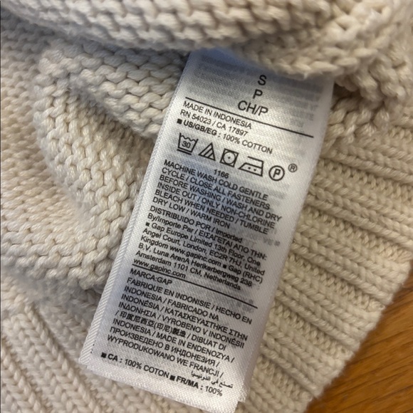 GAP Cotton Crop V-Neck Cardigan Sweater - Picture 5 of 9